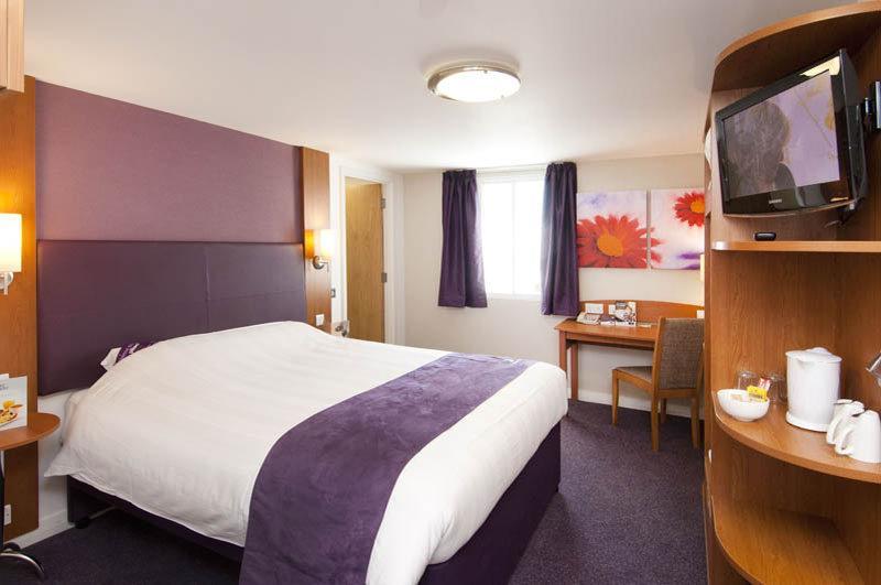 Premier Inn Chippenham 奇彭纳姆 外观 照片