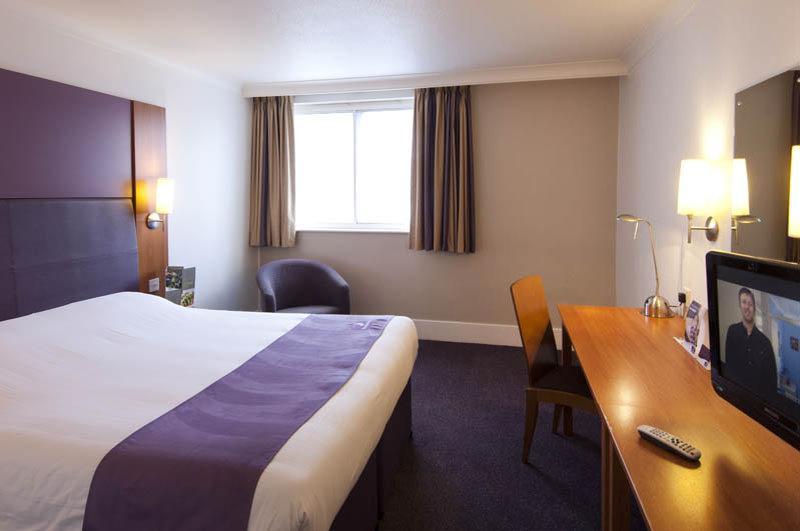 Premier Inn Chippenham 奇彭纳姆 外观 照片