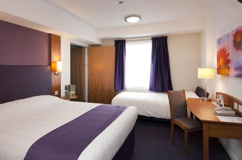 Premier Inn Chippenham 奇彭纳姆 外观 照片