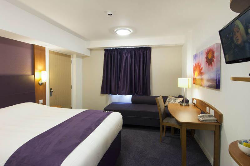 Premier Inn Chippenham 奇彭纳姆 外观 照片